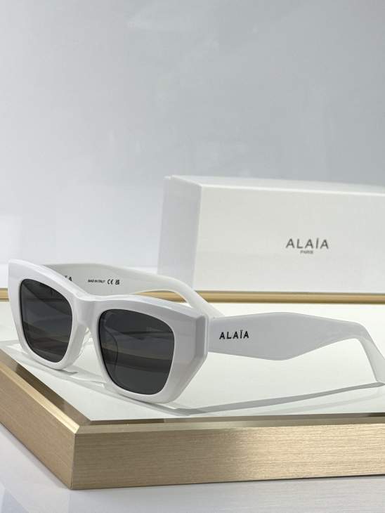 Picture of Alaia Sunglasses _SKUfw75047123fw